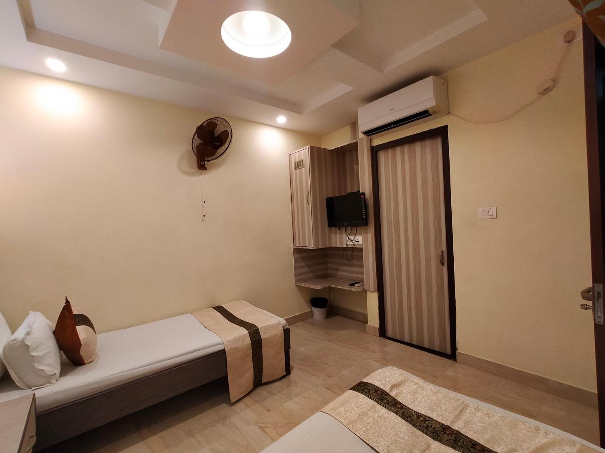 Vedic Villa Varanasi Bagian luar foto